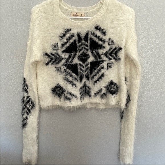 Hollister Cropped Fuzzy Sweater with‎ Aztec Design - Picture 1 of 6